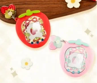 BANDAI たまごっち Uni パラダイス｜シリコン保護カバー付き インタラクティブ電子ペット（レッド・グリーンアップル・ストロベリーデザイン）