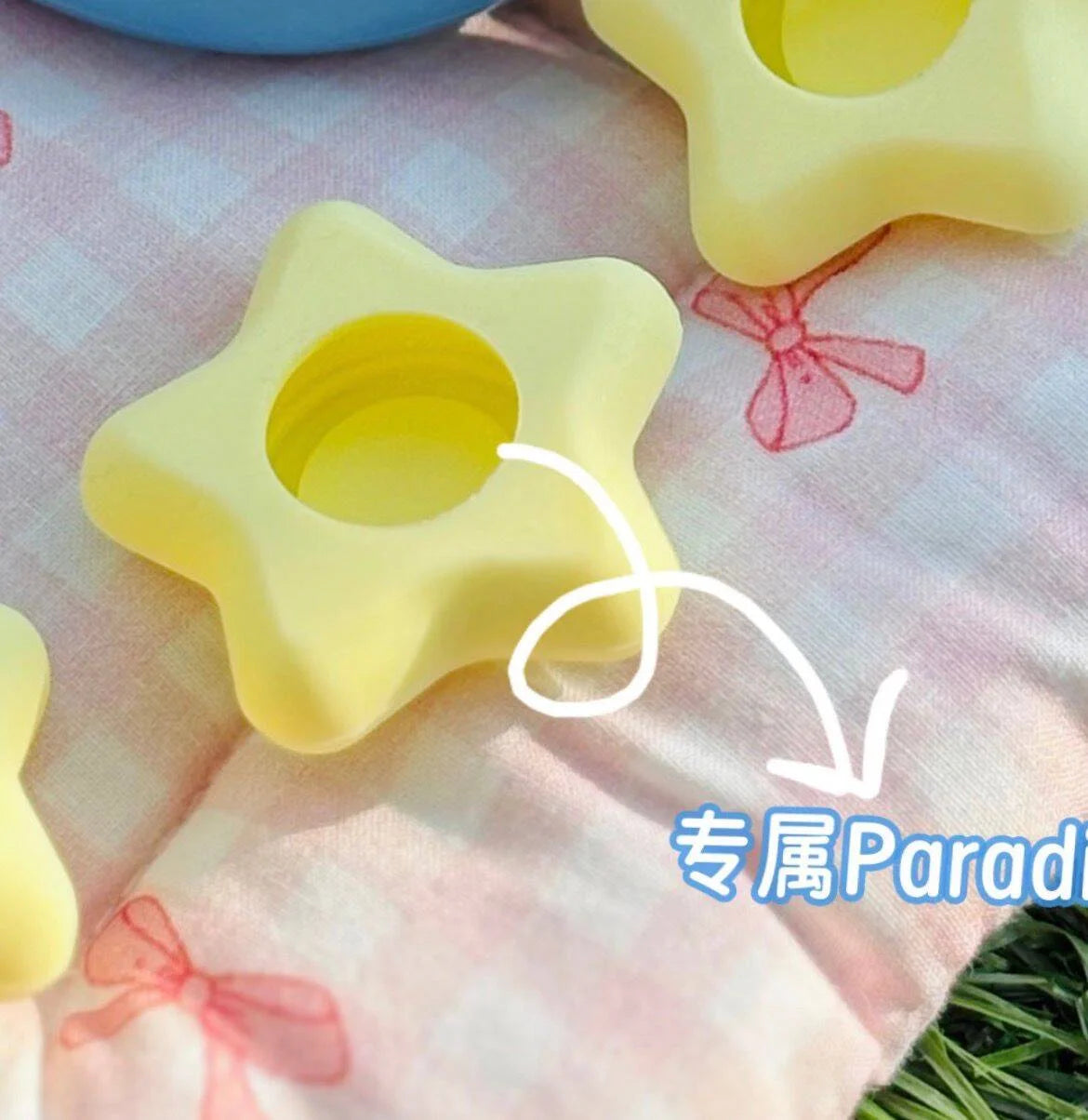 BANDAI たまごっち Uni パラダイス｜シリコン保護カバー付き インタラクティブ電子ペット（レッド・グリーンアップル・ストロベリーデザイン）